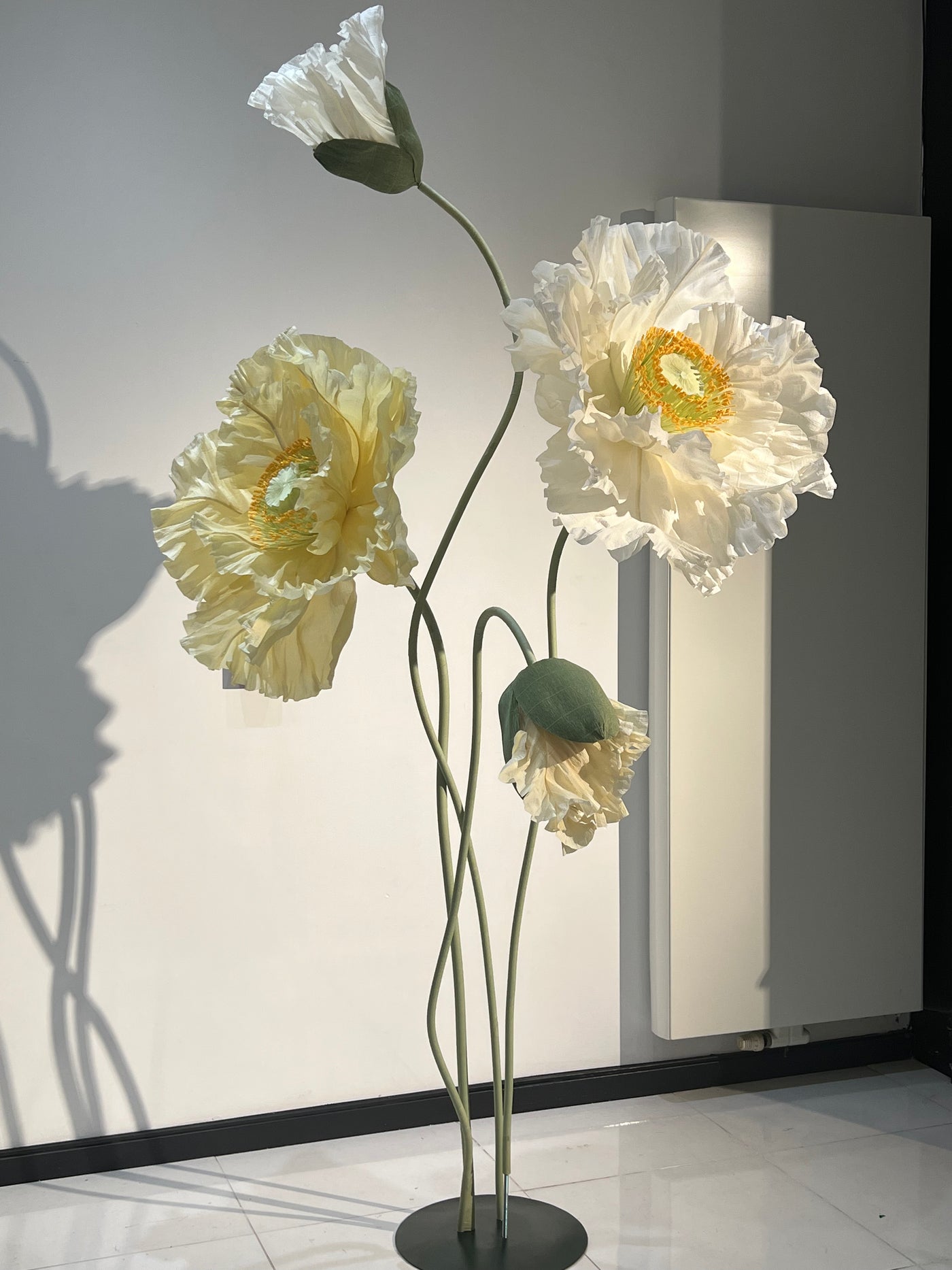 Elegant, large paper poppies - ideal for event decoration.